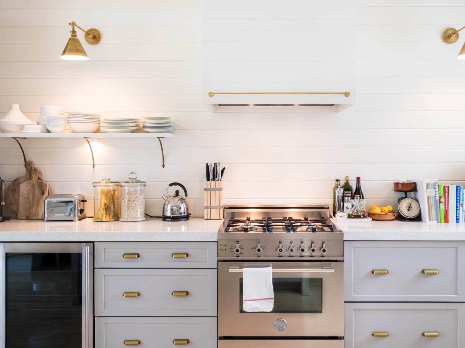 Kitchen cabinets top and drawers